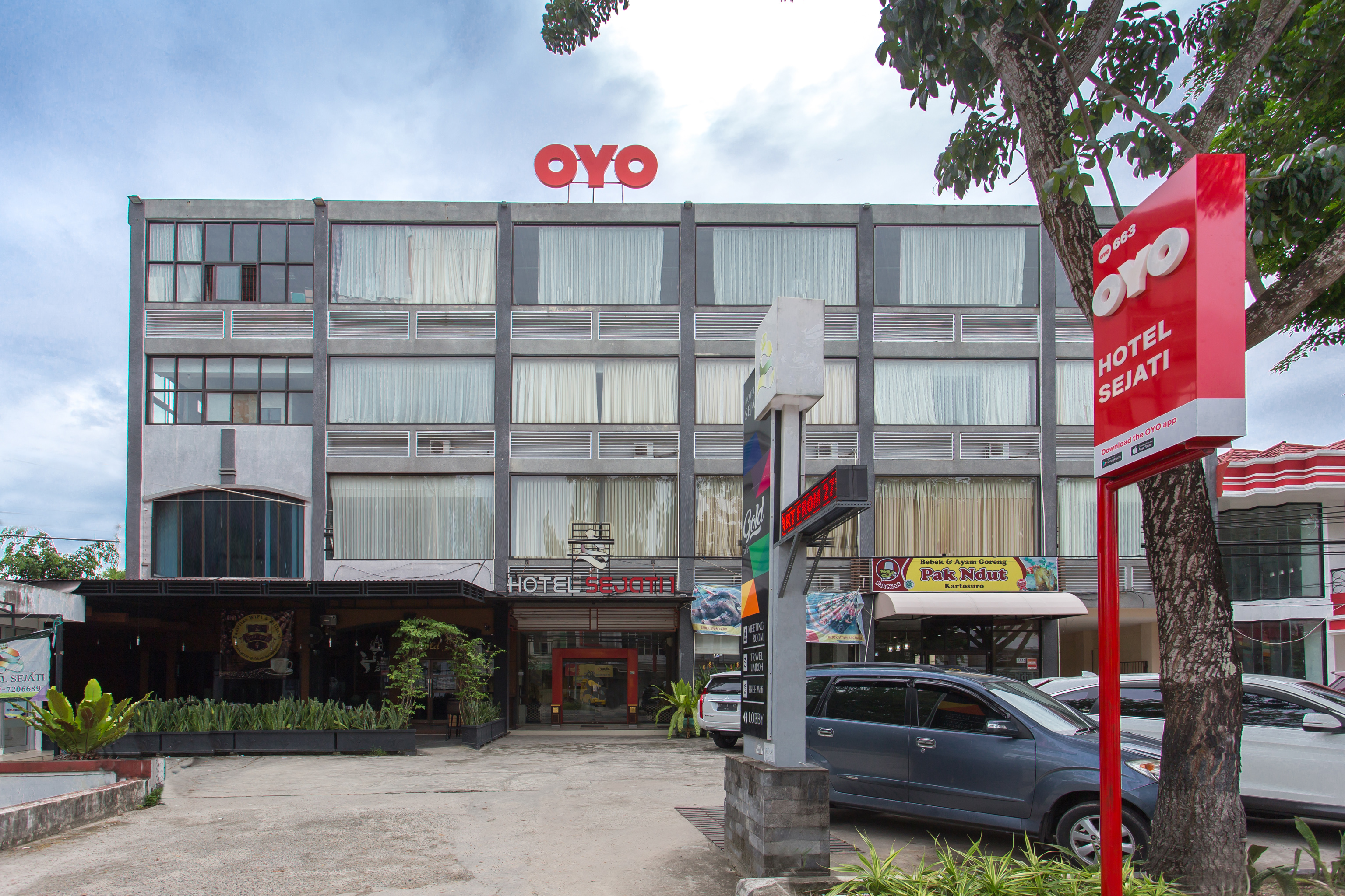 Hotel Sejati by OYO Rooms