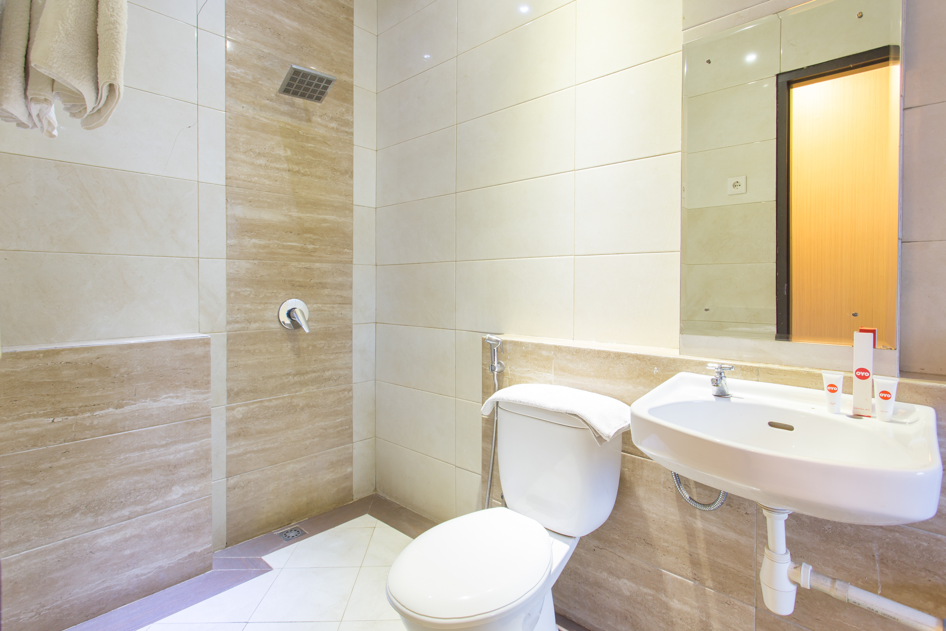 Hotel Sejati by OYO Rooms