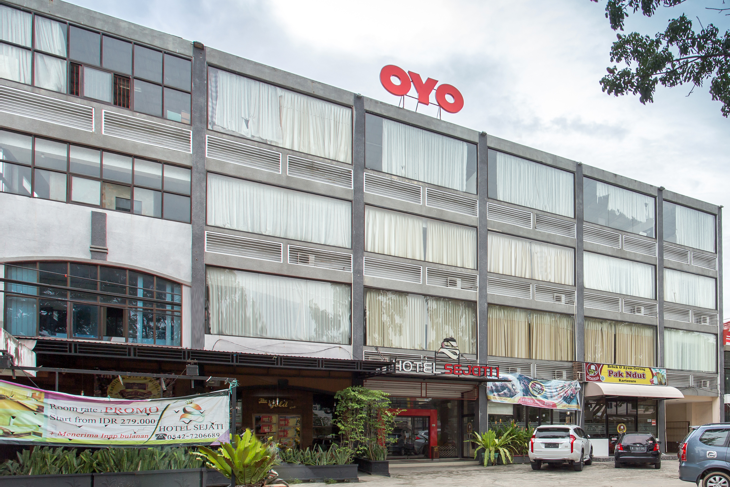 Hotel Sejati by OYO Rooms