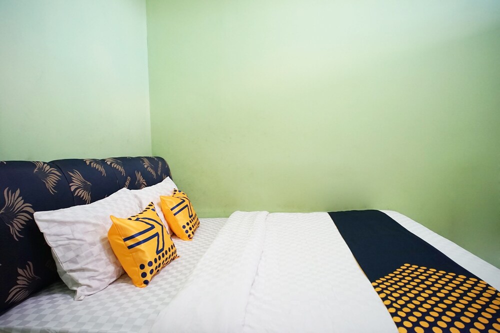 Marzan Syariah Guest House by OYO Rooms