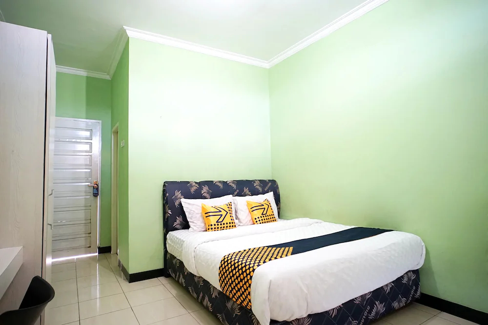 Marzan Syariah Guest House by OYO Rooms