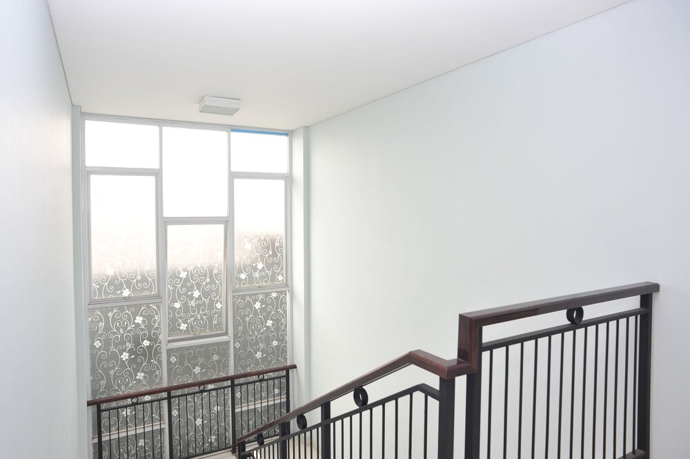 Cilandak Mansion by Airy Rooms