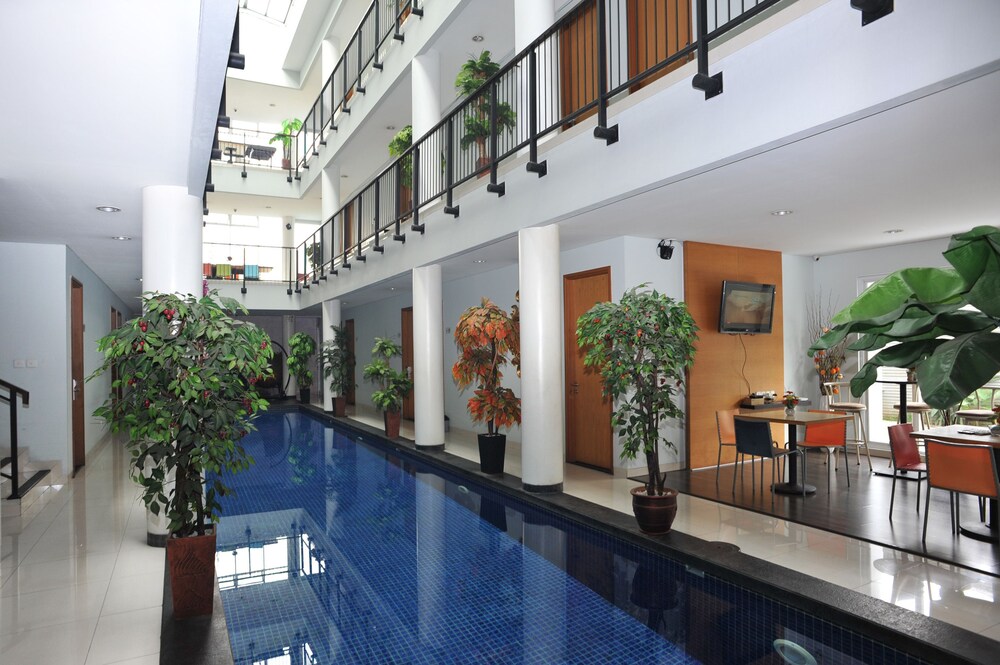 Cilandak Mansion by Airy Rooms