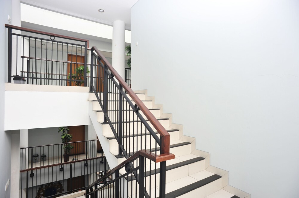 Cilandak Mansion by Airy Rooms