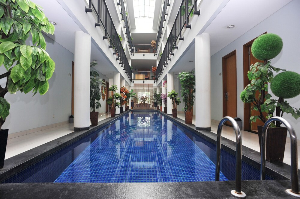 Cilandak Mansion by Airy Rooms