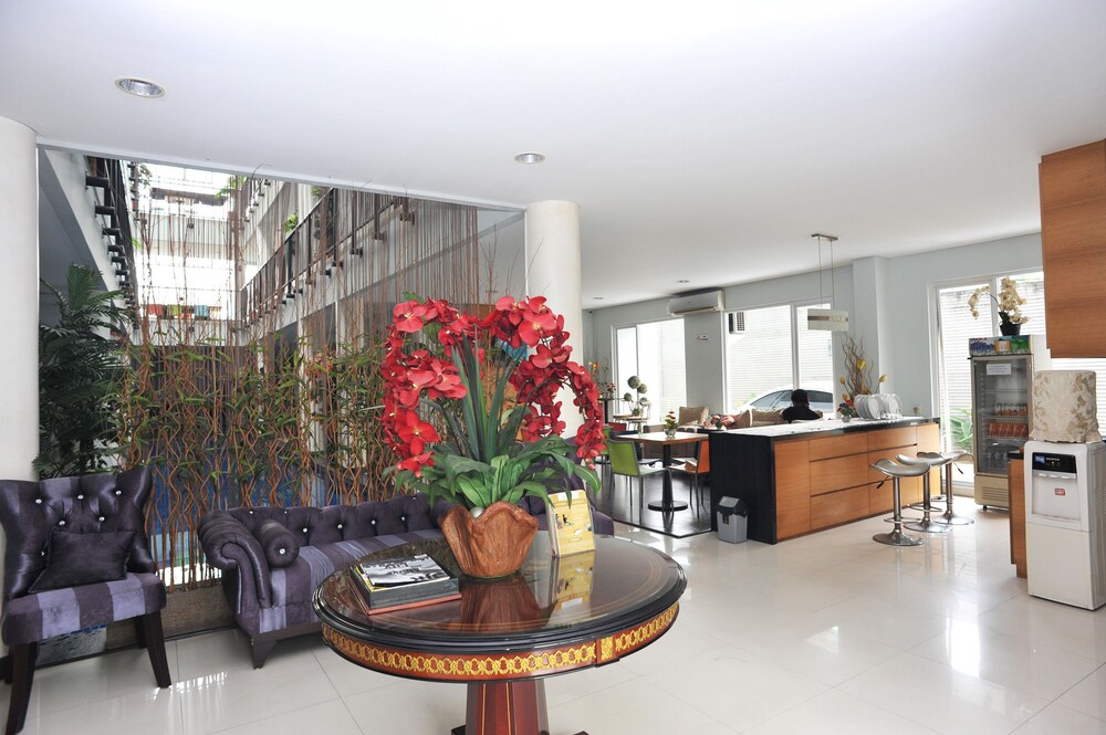 Cilandak Mansion by Airy Rooms