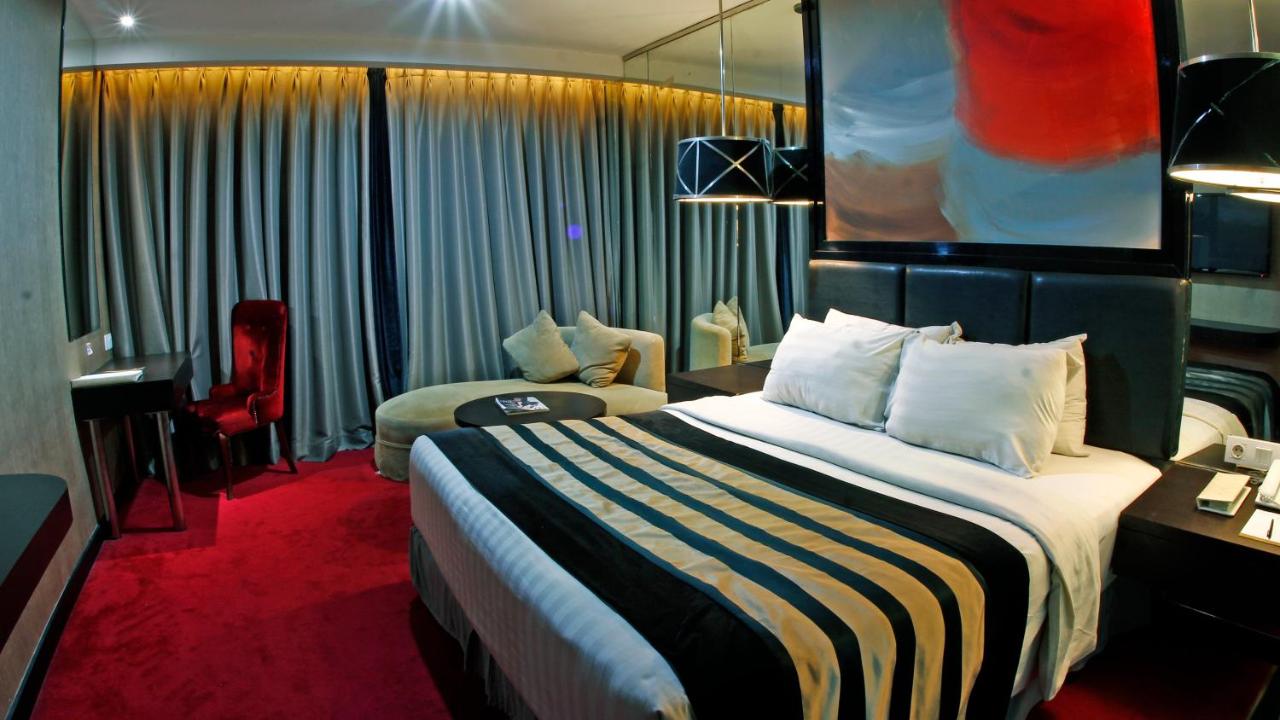 Cosmo Amaroossa Hotel