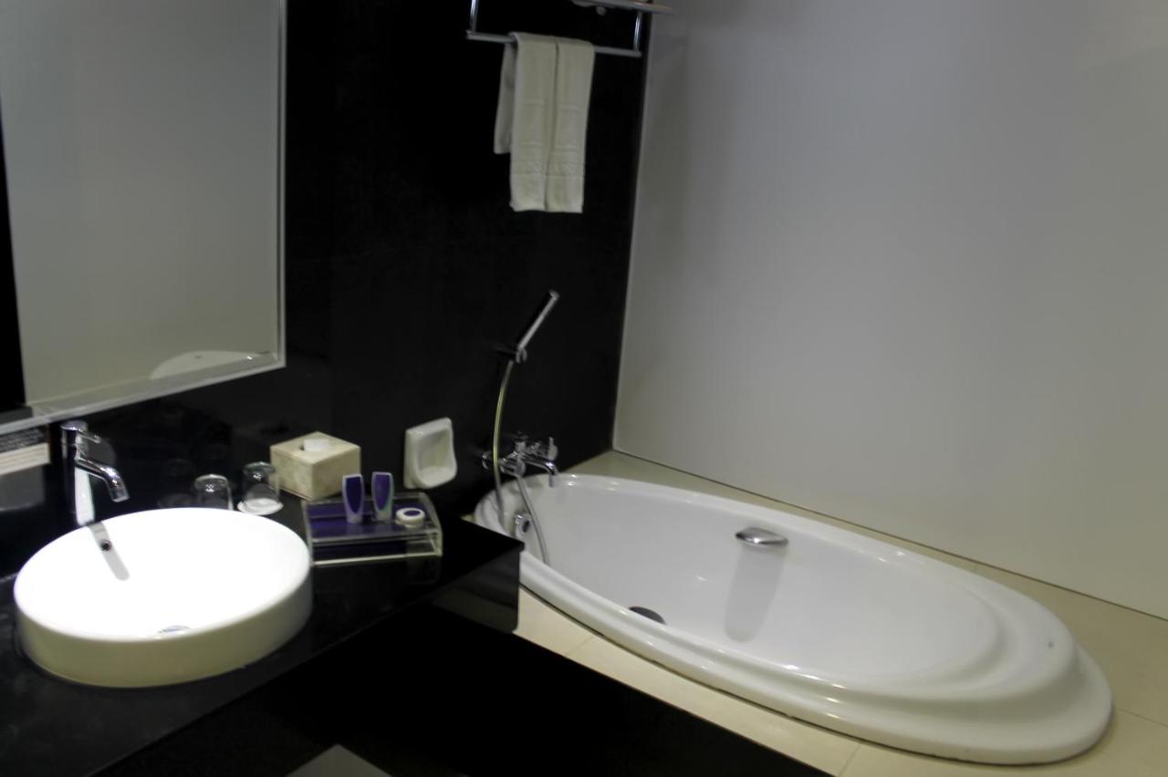 Cosmo Amaroossa Hotel