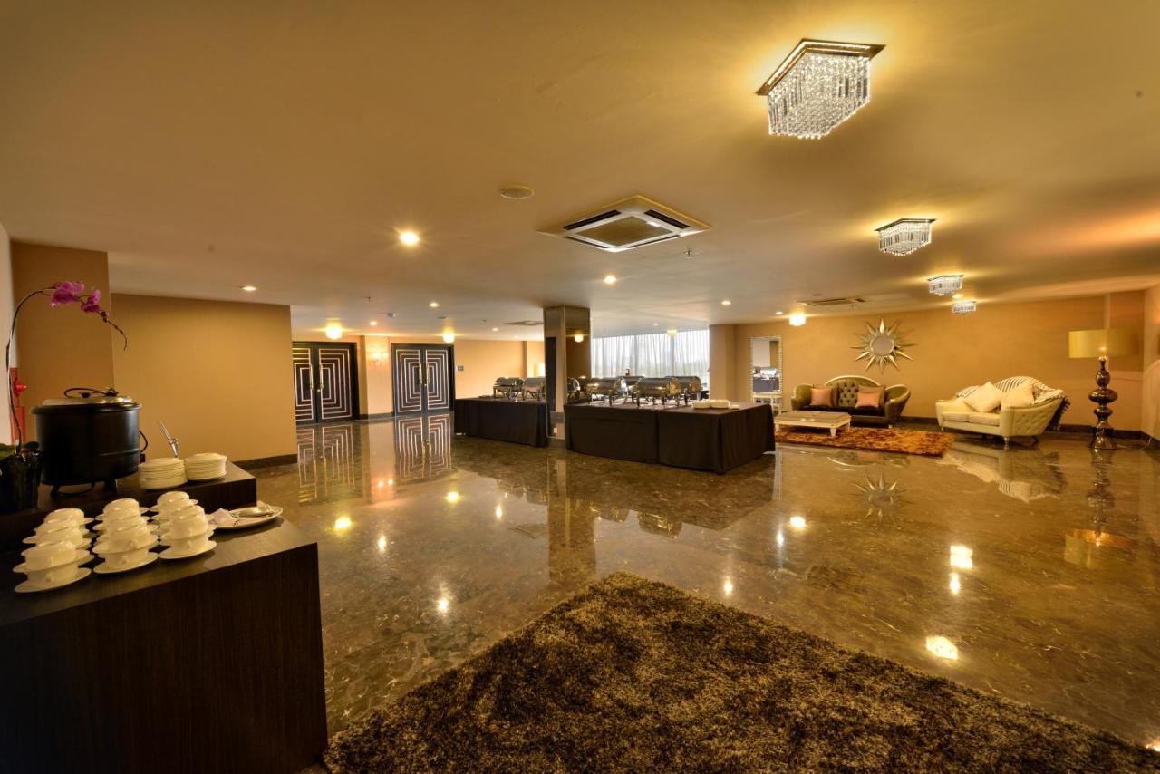 Cosmo Amaroossa Hotel