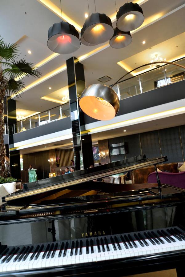 Cosmo Amaroossa Hotel