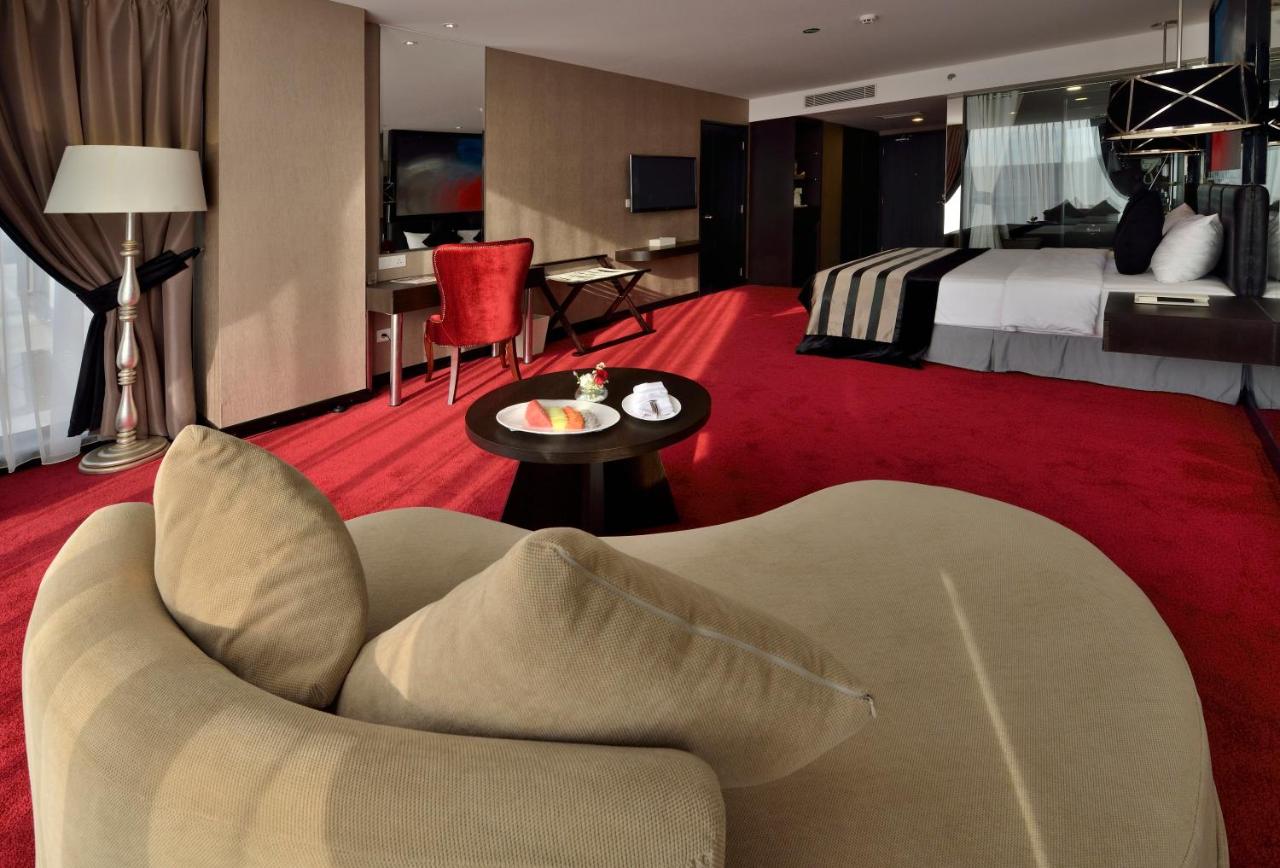 Cosmo Amaroossa Hotel