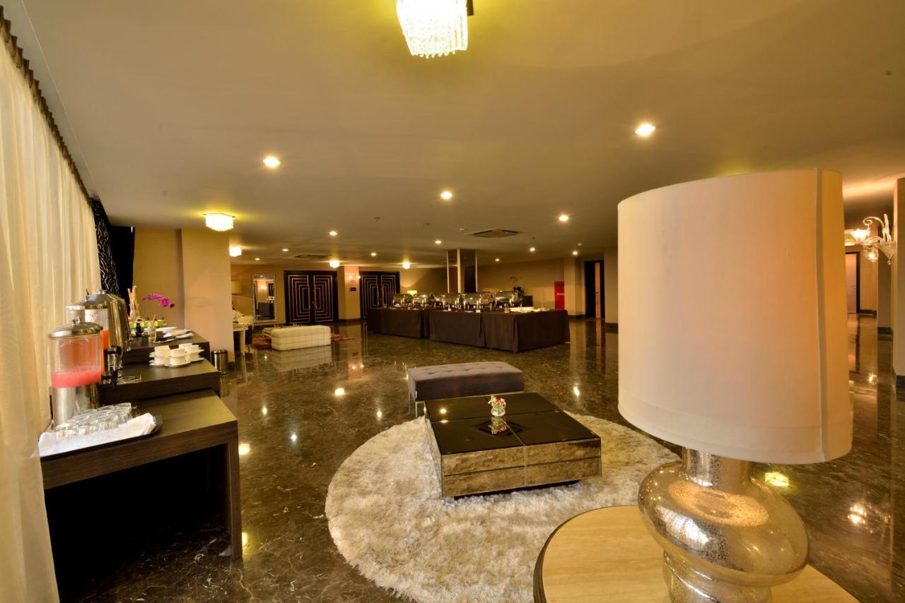 Cosmo Amaroossa Hotel