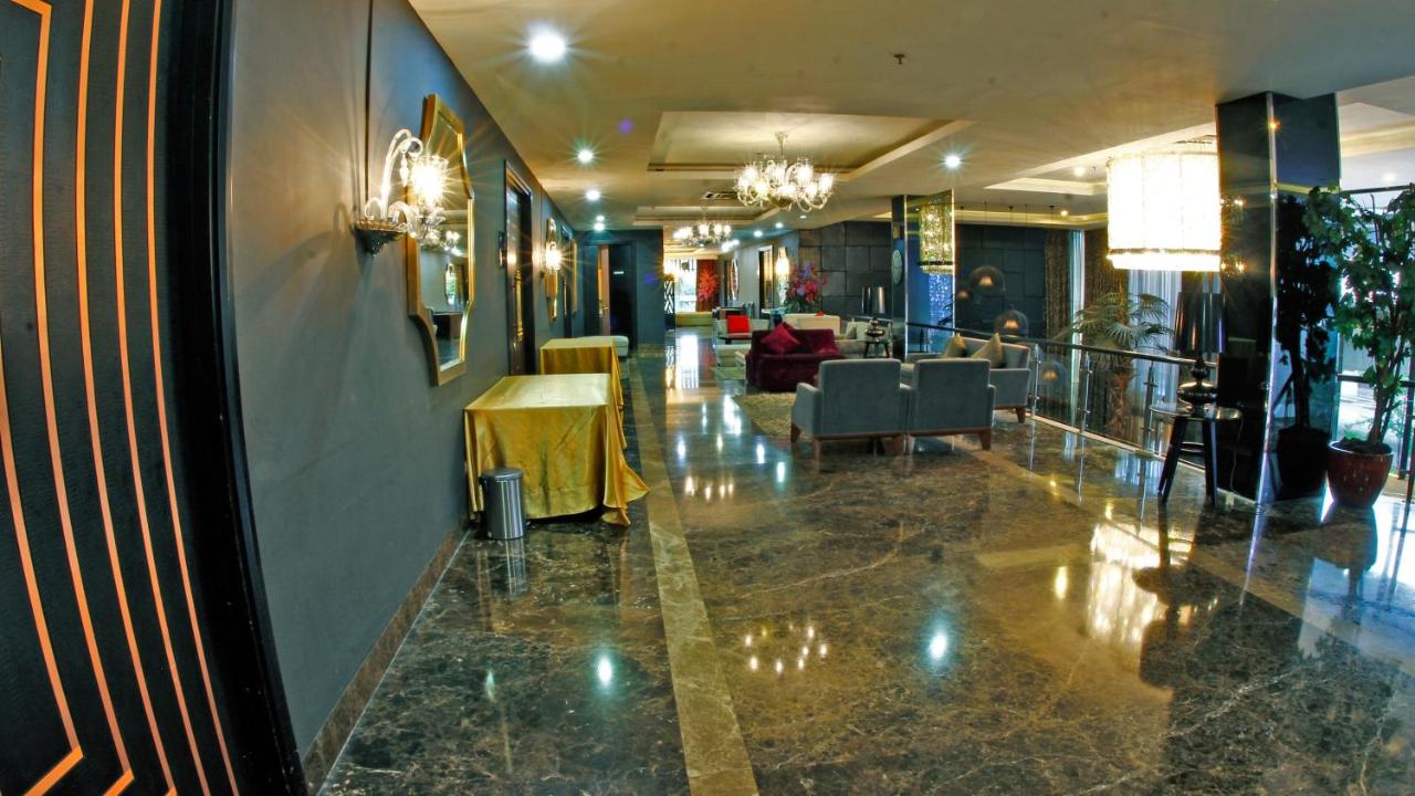 Cosmo Amaroossa Hotel