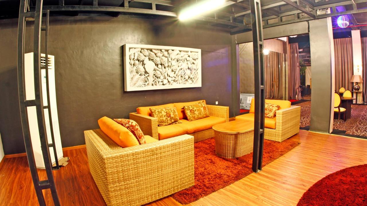 Cosmo Amaroossa Hotel