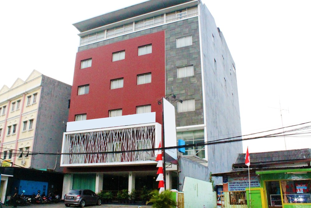 Feodora Hotel Grogol Jakarta by ZEN Rooms