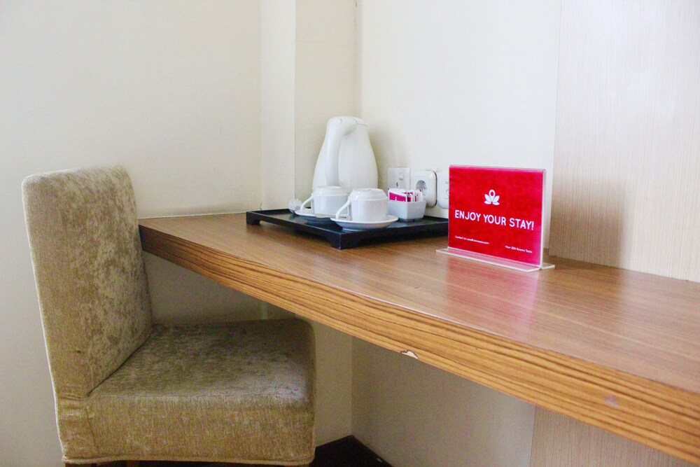 Feodora Hotel Grogol Jakarta by ZEN Rooms