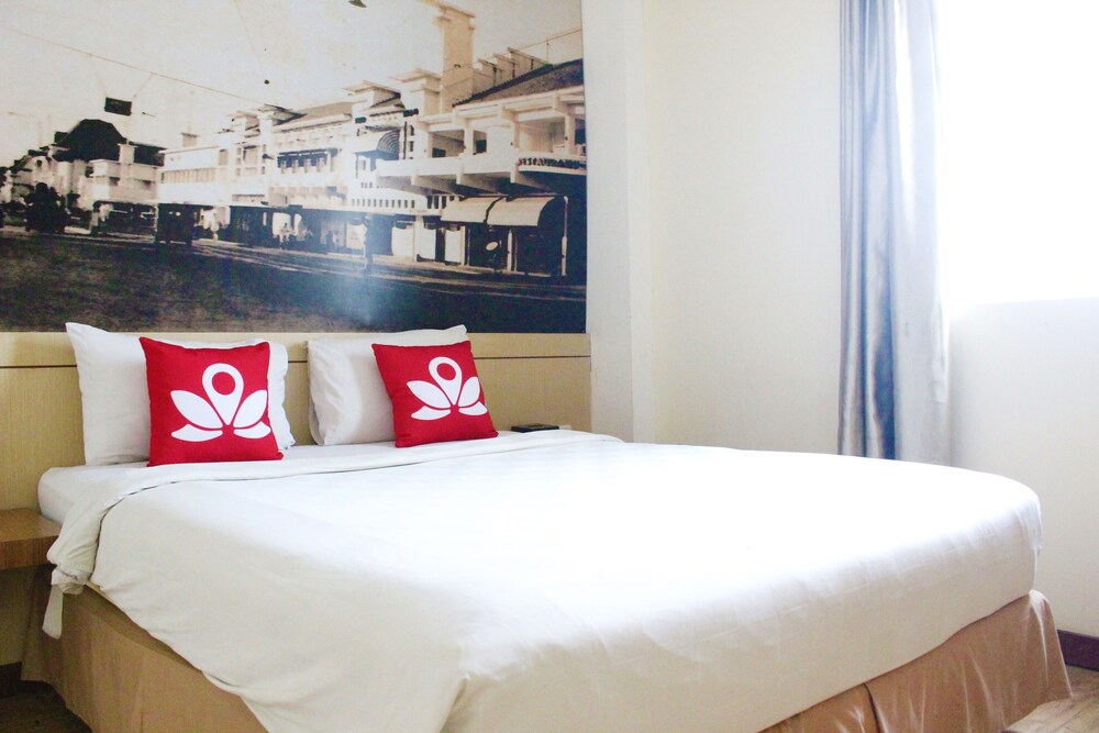 Feodora Hotel Grogol Jakarta by ZEN Rooms