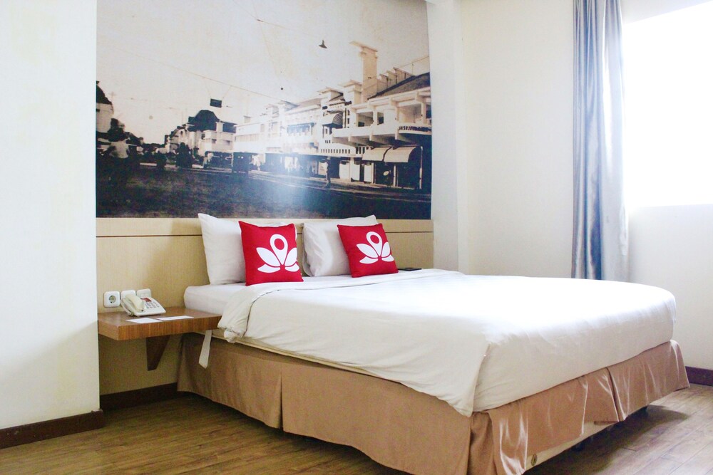 Feodora Hotel Grogol Jakarta by ZEN Rooms