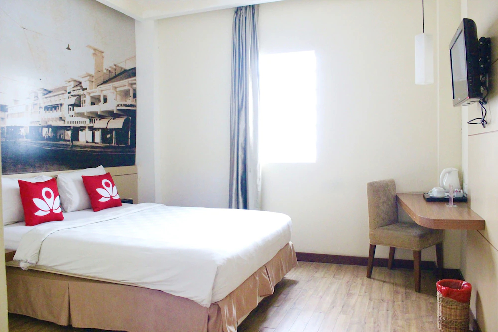 Feodora Hotel Grogol Jakarta by ZEN Rooms