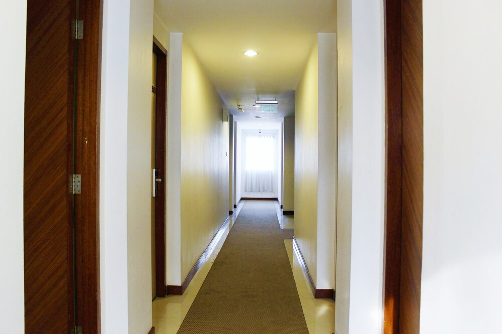 Feodora Hotel Grogol Jakarta by ZEN Rooms