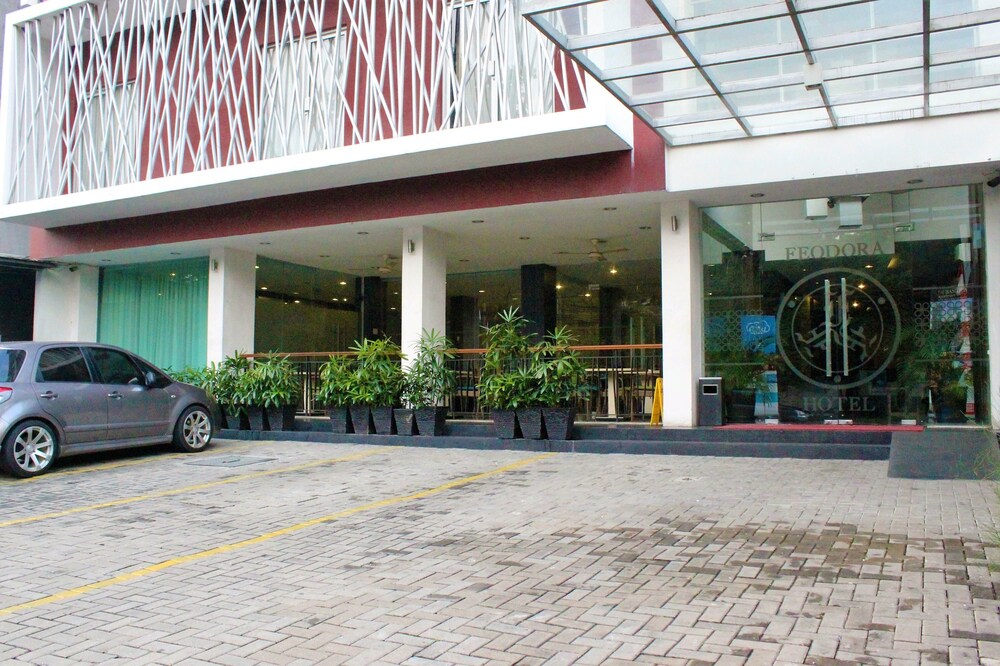 Feodora Hotel Grogol Jakarta by ZEN Rooms