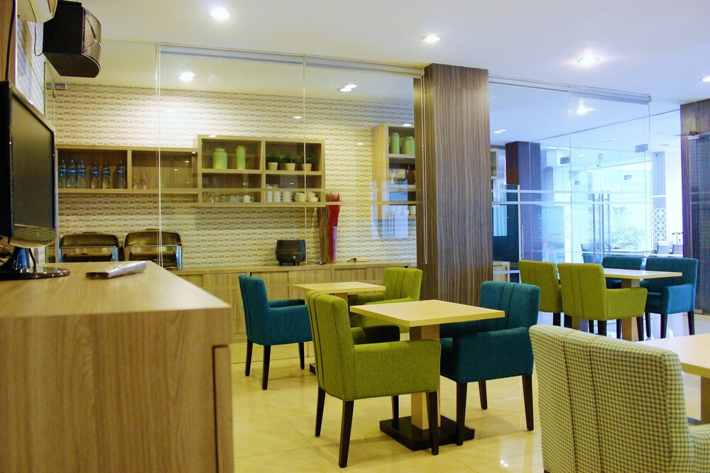 Feodora Hotel Grogol Jakarta by ZEN Rooms