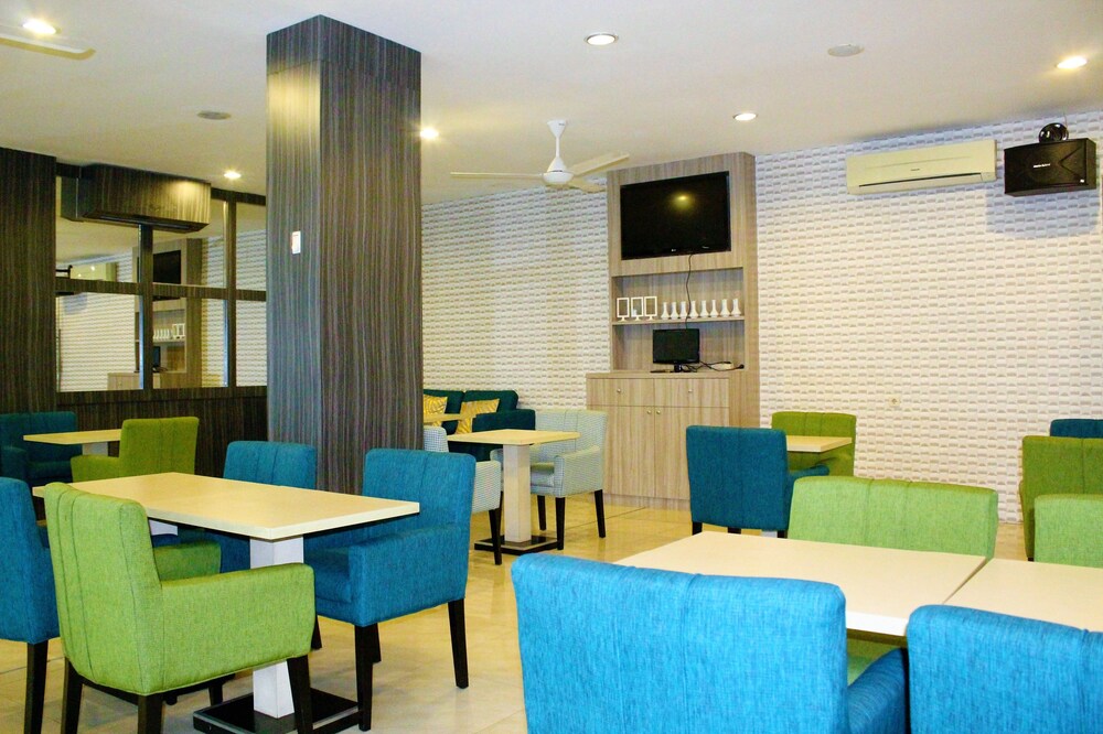 Feodora Hotel Grogol Jakarta by ZEN Rooms