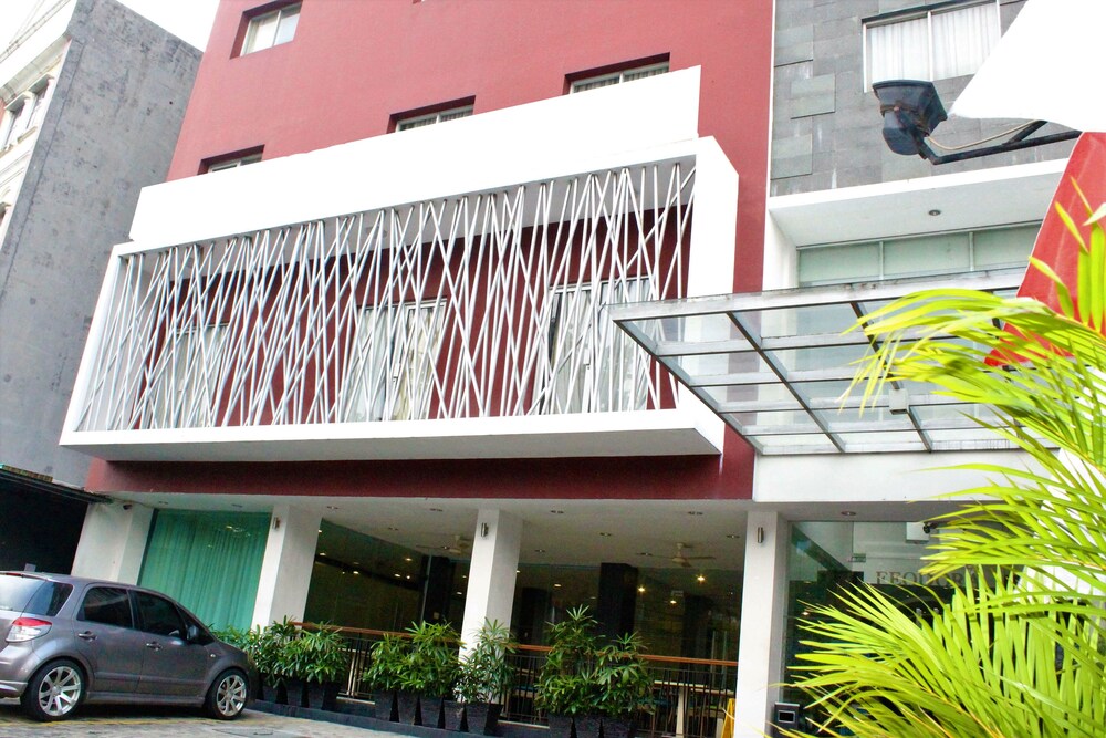 Feodora Hotel Grogol Jakarta by ZEN Rooms