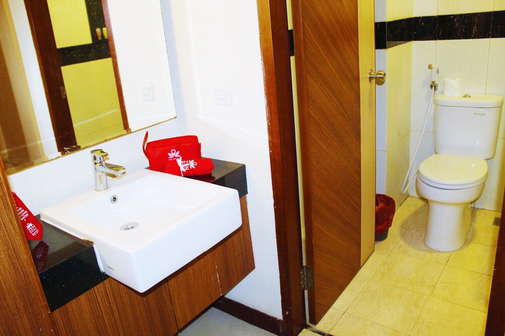 Feodora Hotel Grogol Jakarta by ZEN Rooms