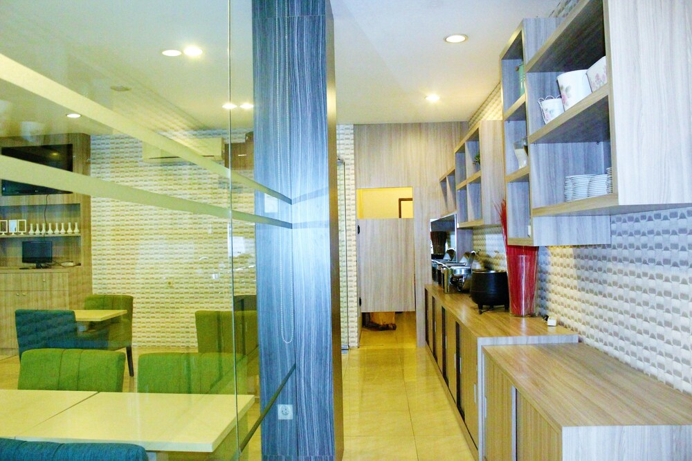 Feodora Hotel Grogol Jakarta by ZEN Rooms