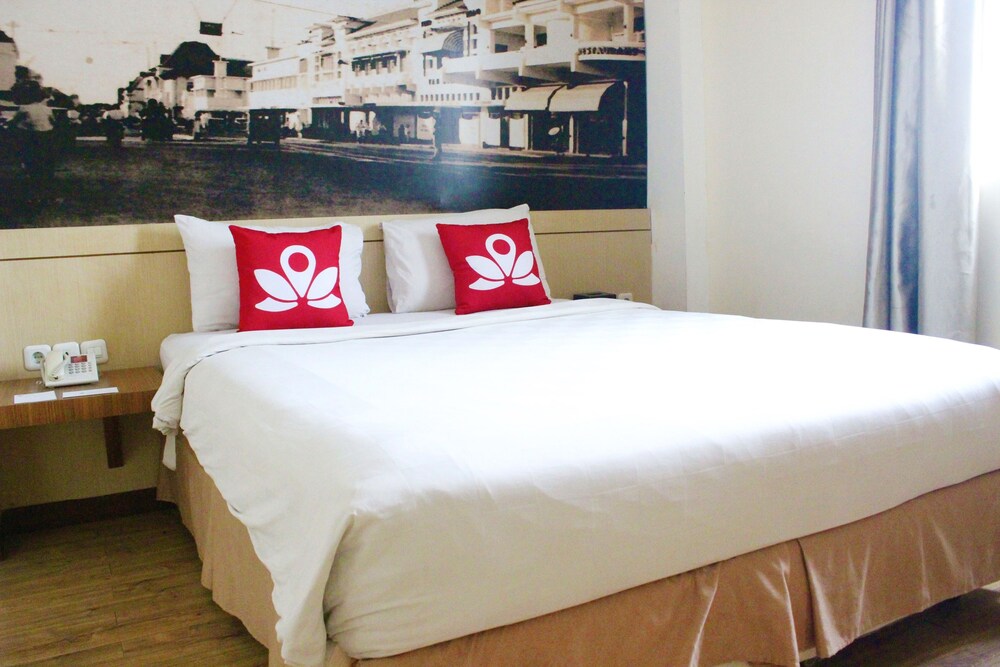 Feodora Hotel Grogol Jakarta by ZEN Rooms