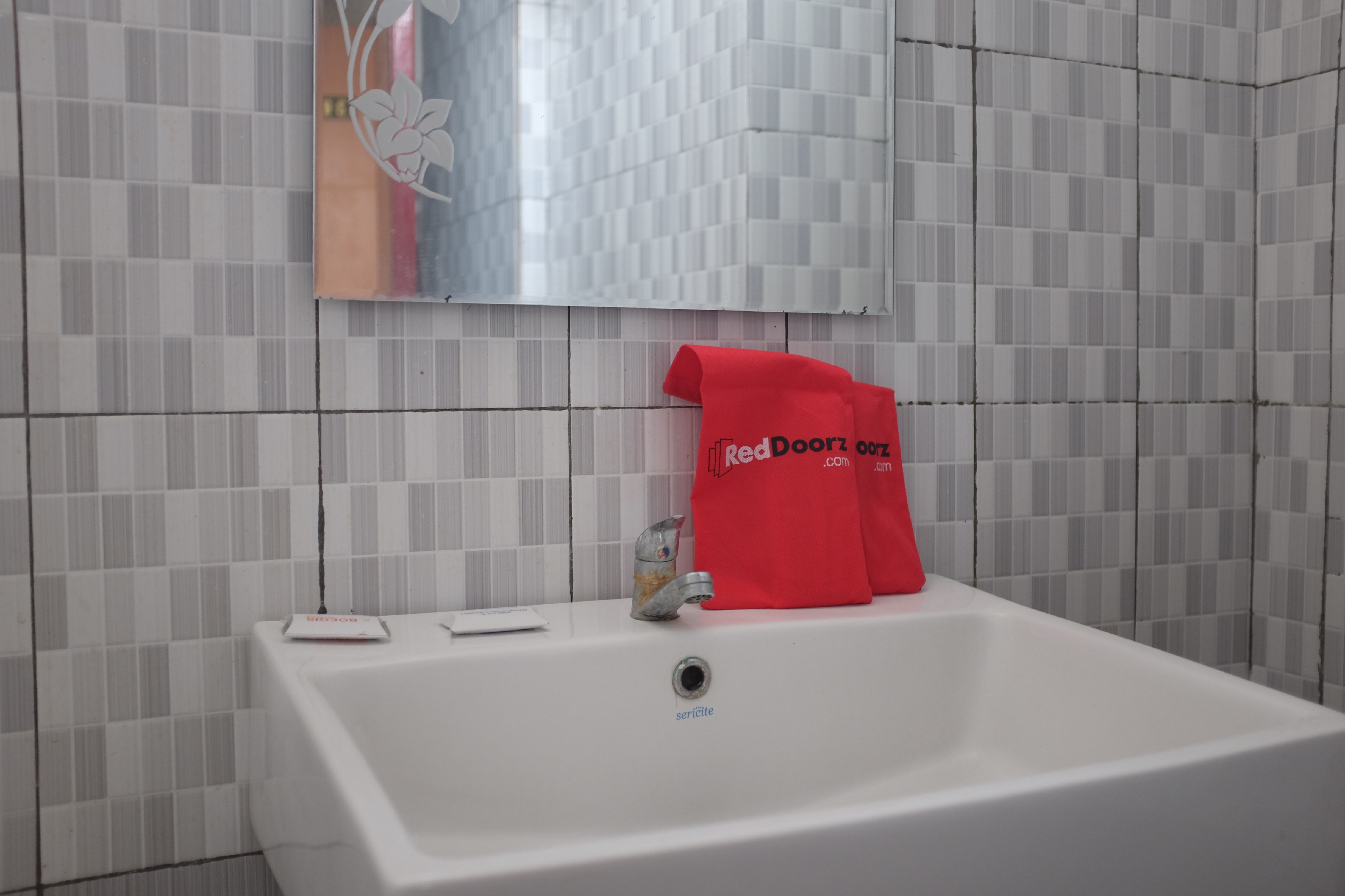 Hotel D'Boegis by RedDoorz