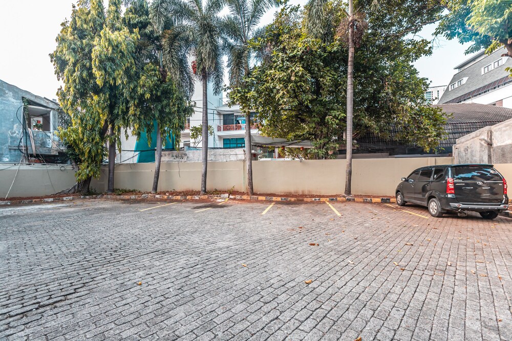 Kost Kuningan Executive Boading House by OYO Rooms
