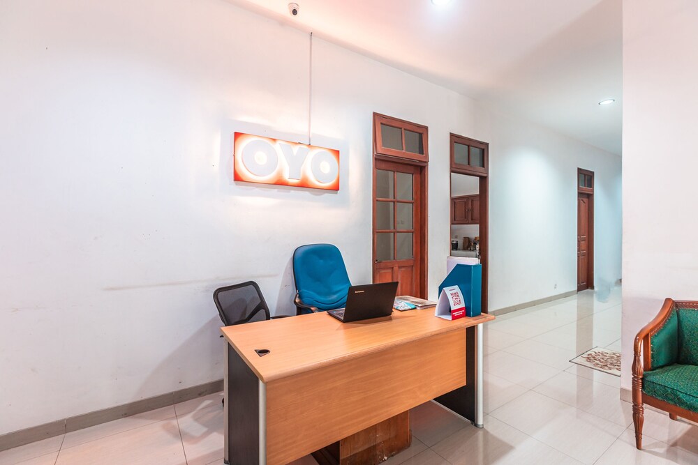 Kost Kuningan Executive Boading House by OYO Rooms