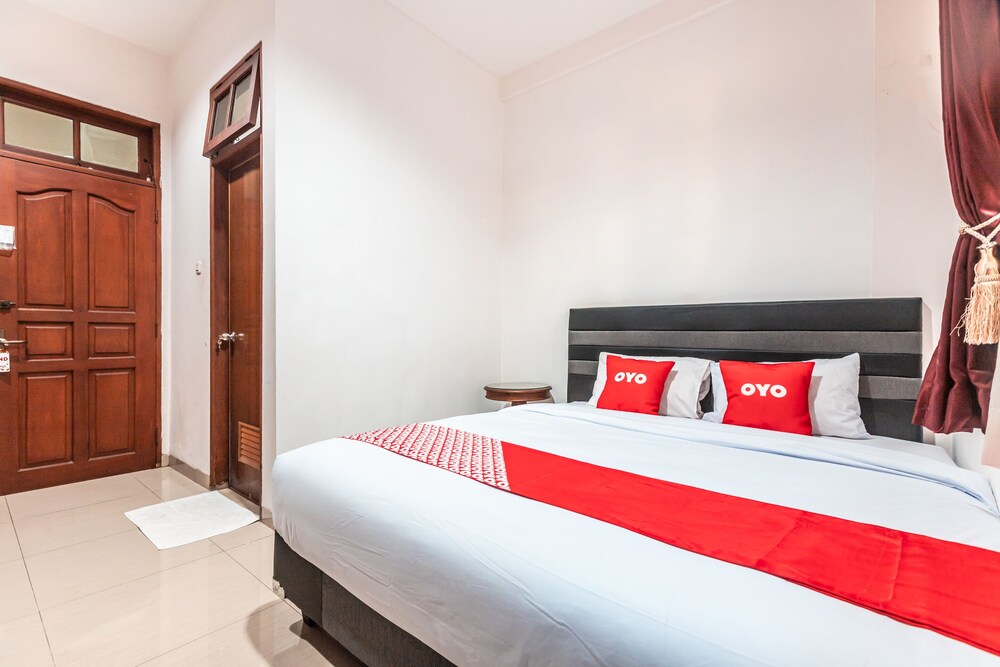 Kost Kuningan Executive Boading House by OYO Rooms