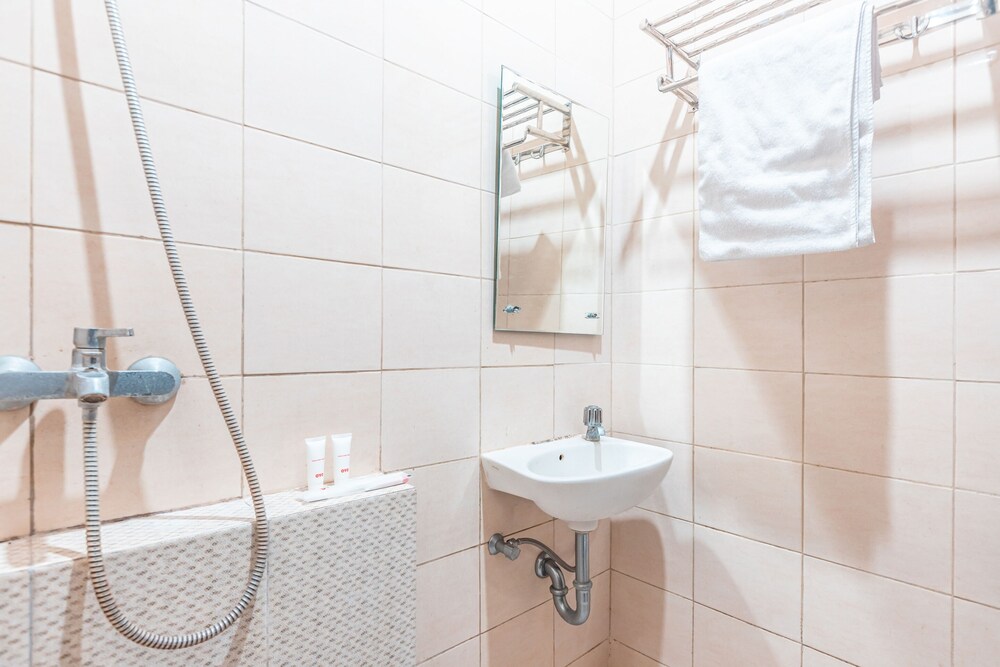 Kost Kuningan Executive Boading House by OYO Rooms