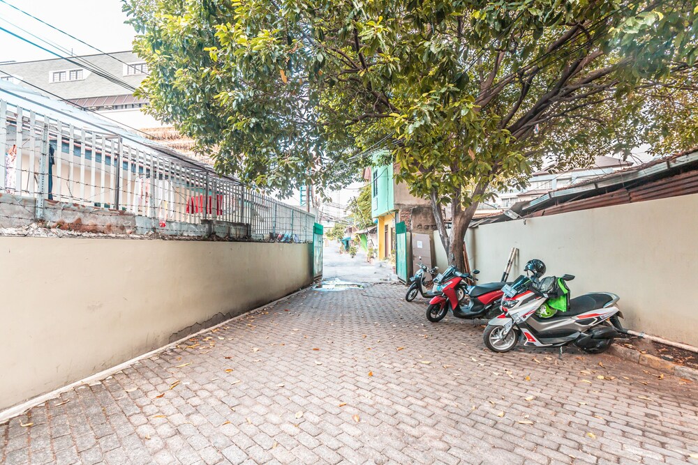 Kost Kuningan Executive Boading House by OYO Rooms