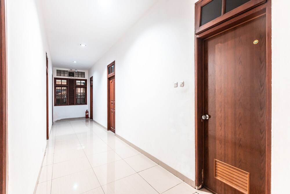 Kost Kuningan Executive Boading House by OYO Rooms