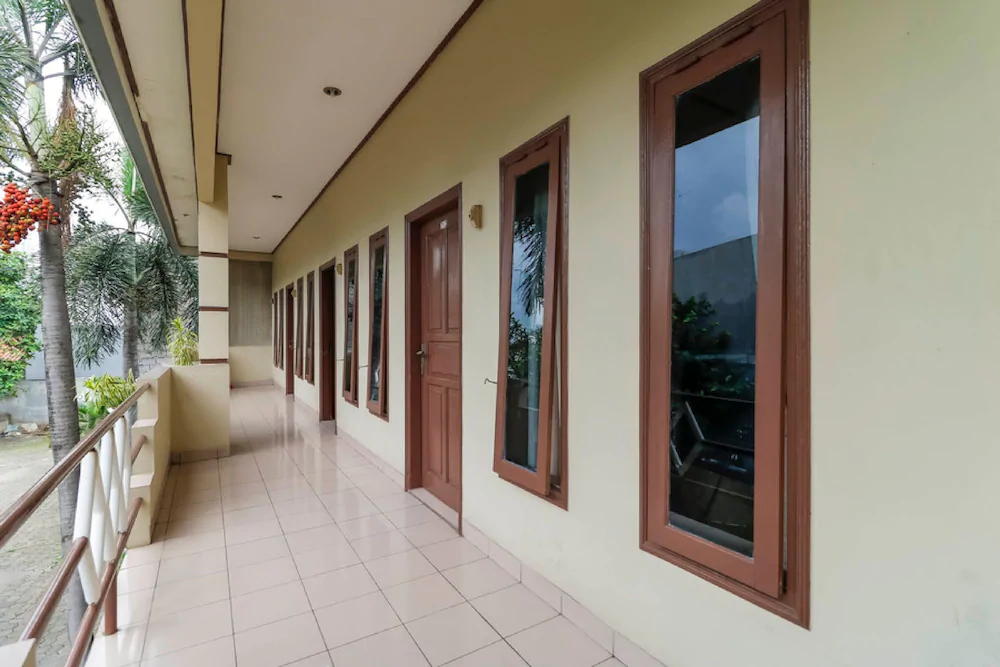 Genteng Ijo Residence by Reddoorz