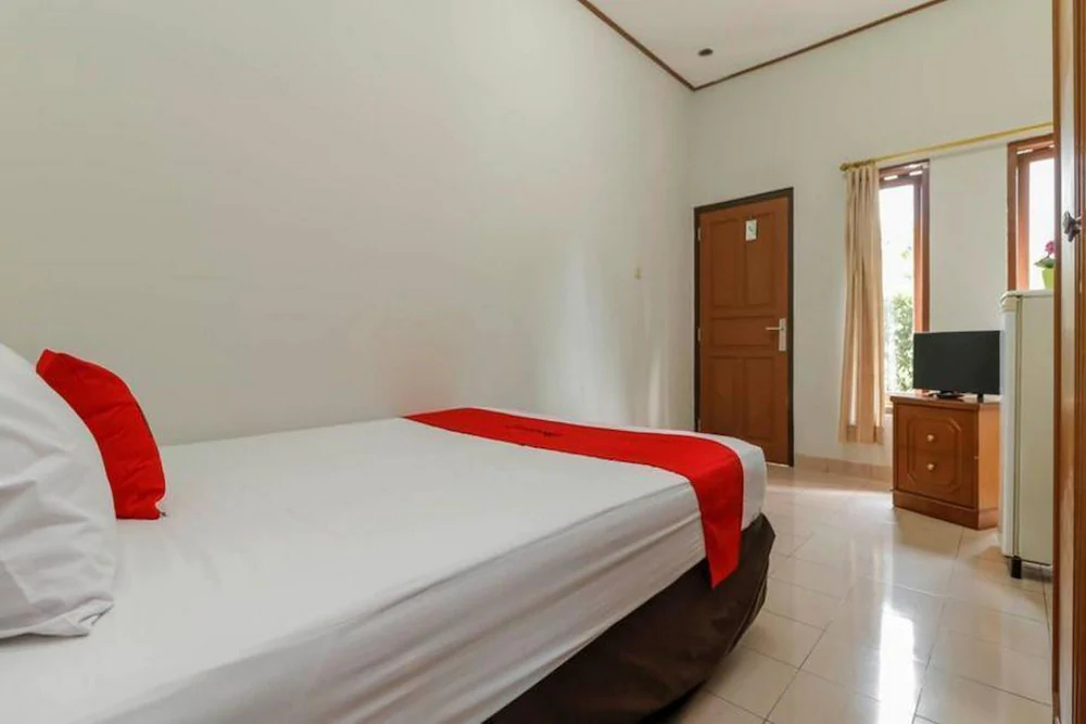 Genteng Ijo Residence by Reddoorz