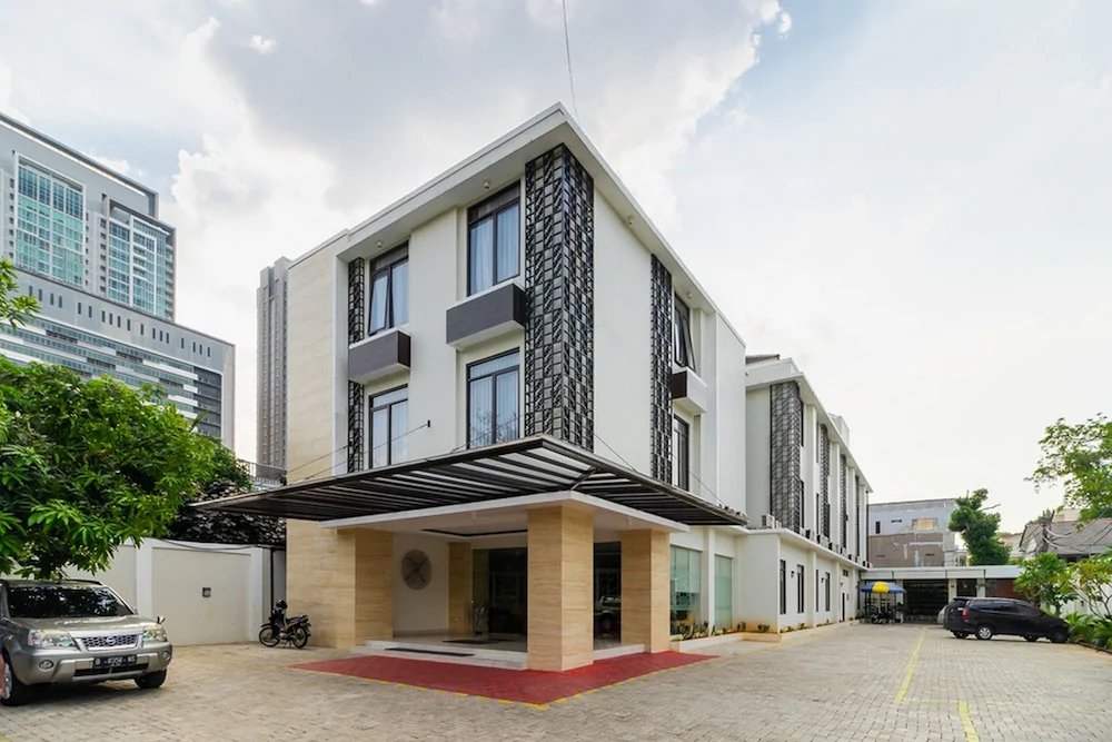 RedDoorz Plus Near Lippo Mall Kemang 2