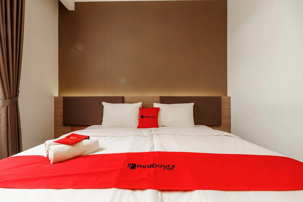 RedDoorz Plus Near Lippo Mall Kemang 2