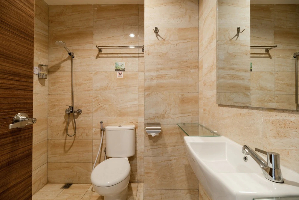 RedDoorz Plus Near Lippo Mall Kemang 2