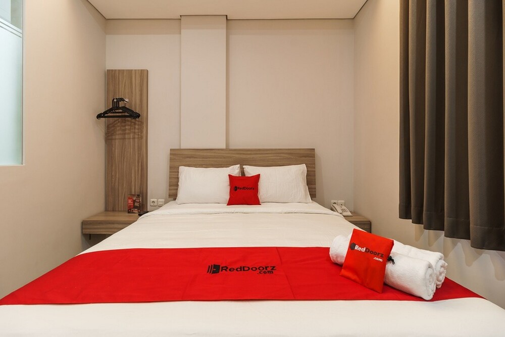 RedDoorz Plus Near Senayan City