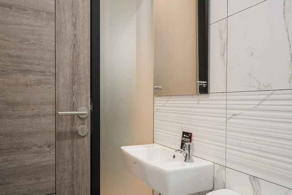 RedDoorz Plus Near Senayan City
