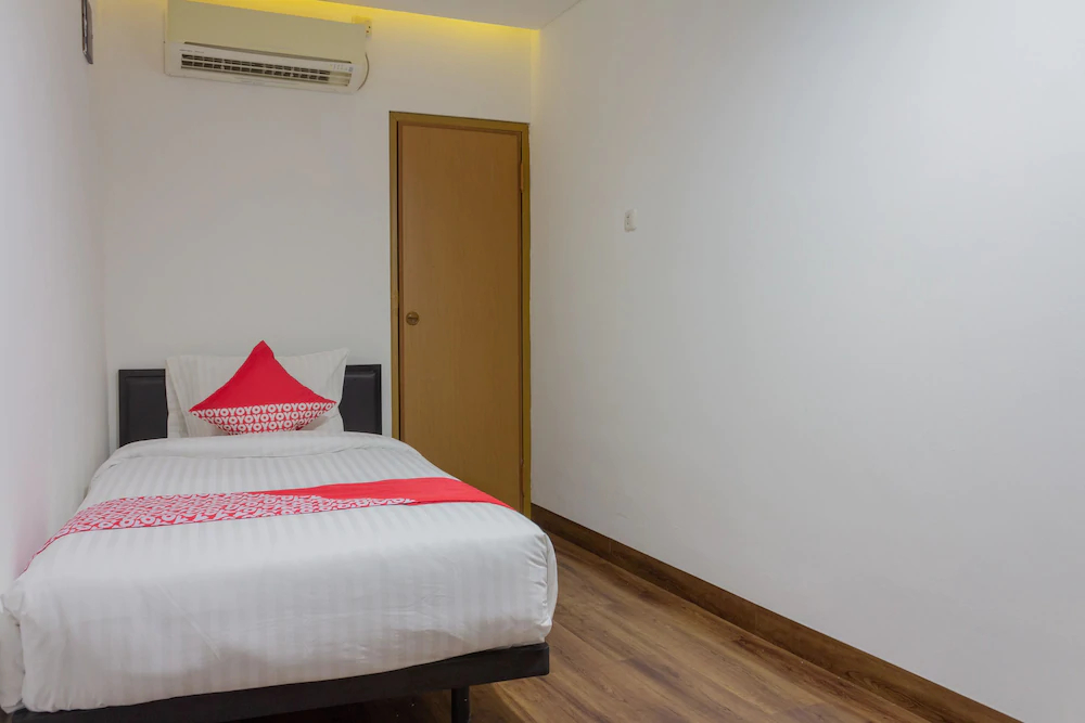 Thamadhiro Residence by OYO Rooms