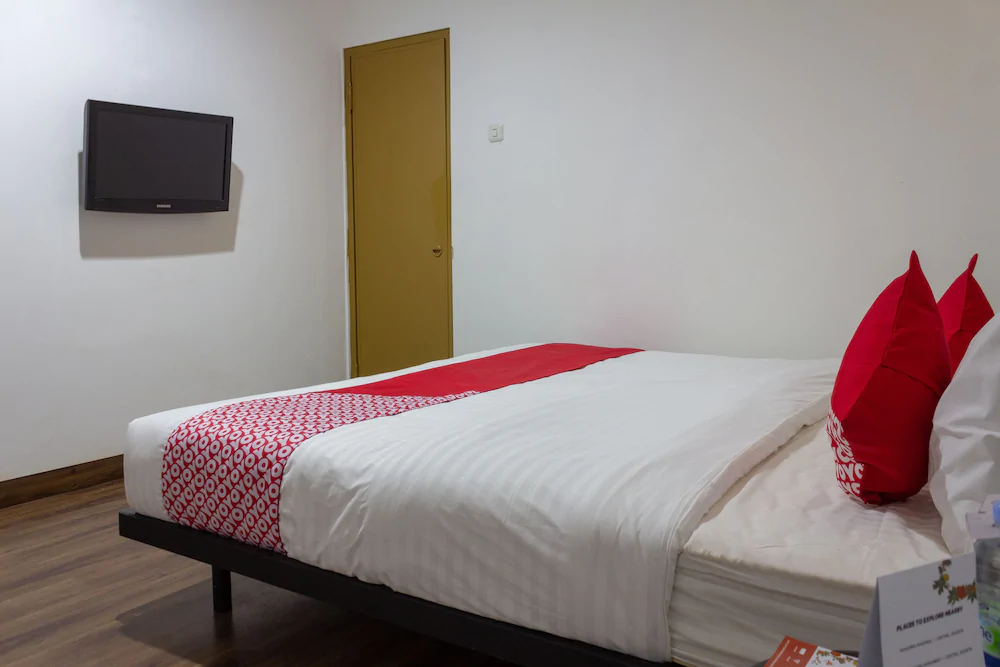 Thamadhiro Residence by OYO Rooms