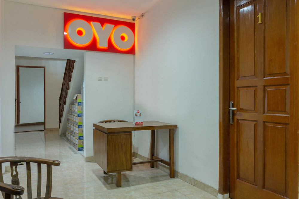 Thamadhiro Residence by OYO Rooms
