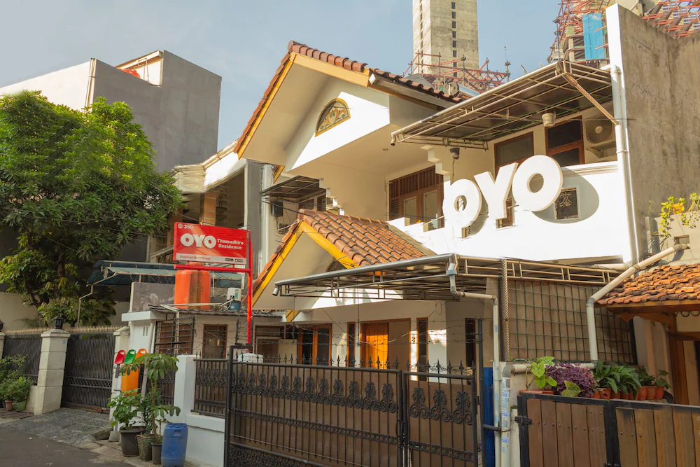 Thamadhiro Residence by OYO Rooms