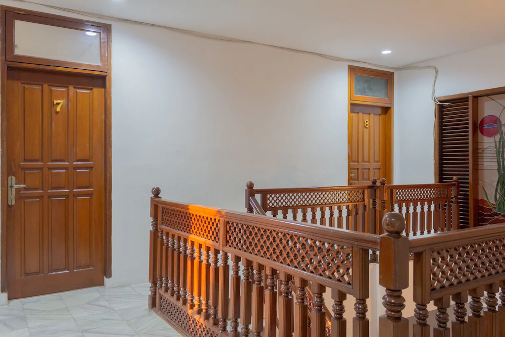 Thamadhiro Residence by OYO Rooms